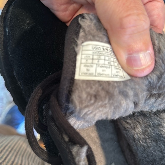 Men’s Ugg Neumelblack shoes  size 7 - Picture 4 of 4